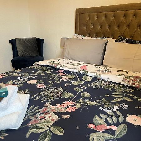 מלון Grand Bleu - London - Next To Piccadilly Line Tube Station & Brand New Facilities מראה חיצוני תמונה