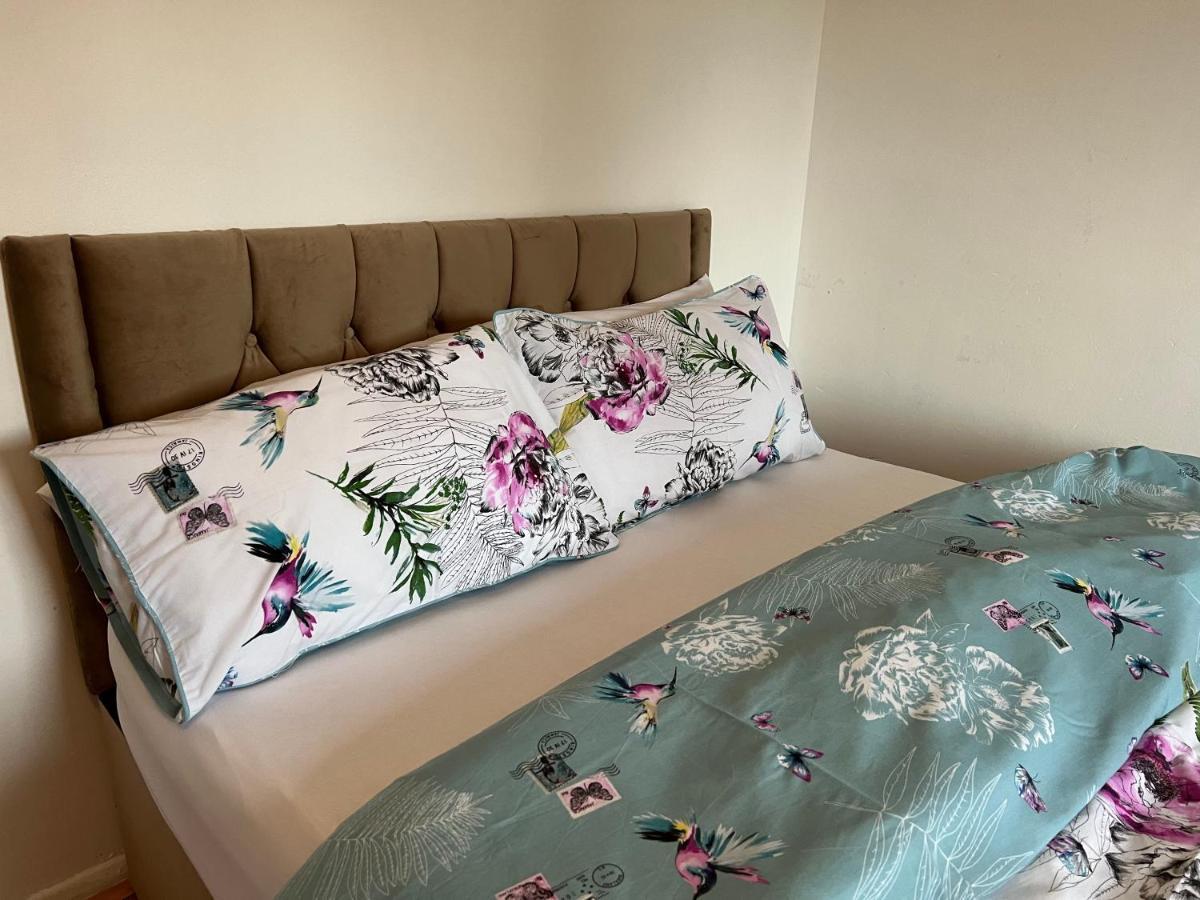 מלון Grand Bleu - London - Next To Piccadilly Line Tube Station & Brand New Facilities מראה חיצוני תמונה