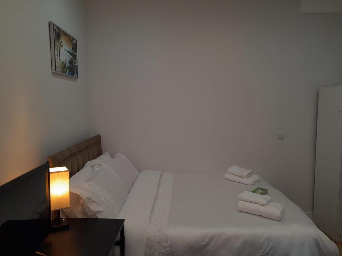 מלון Grand Bleu - London - Next To Piccadilly Line Tube Station & Brand New Facilities מראה חיצוני תמונה