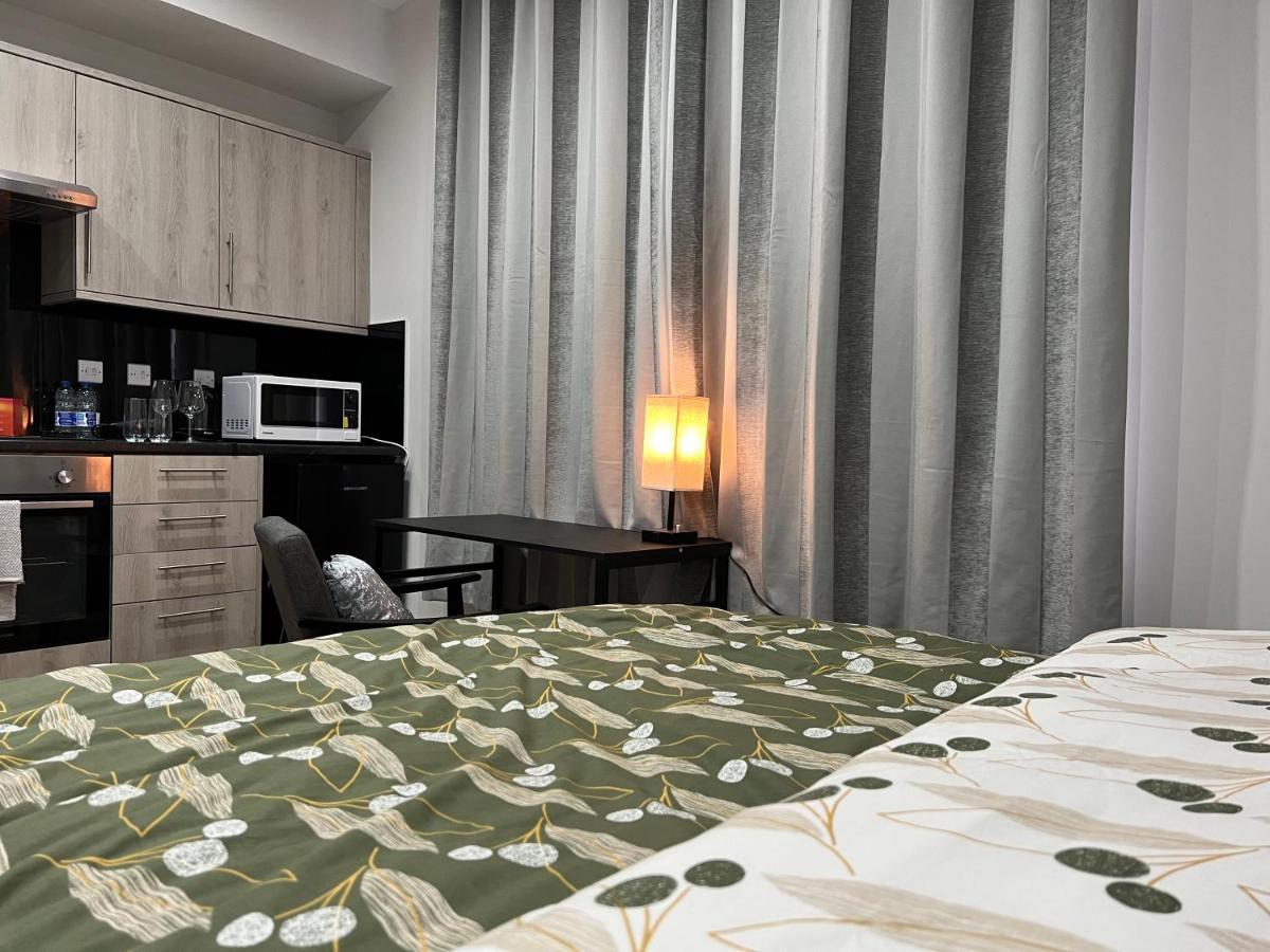מלון Grand Bleu - London - Next To Piccadilly Line Tube Station & Brand New Facilities מראה חיצוני תמונה