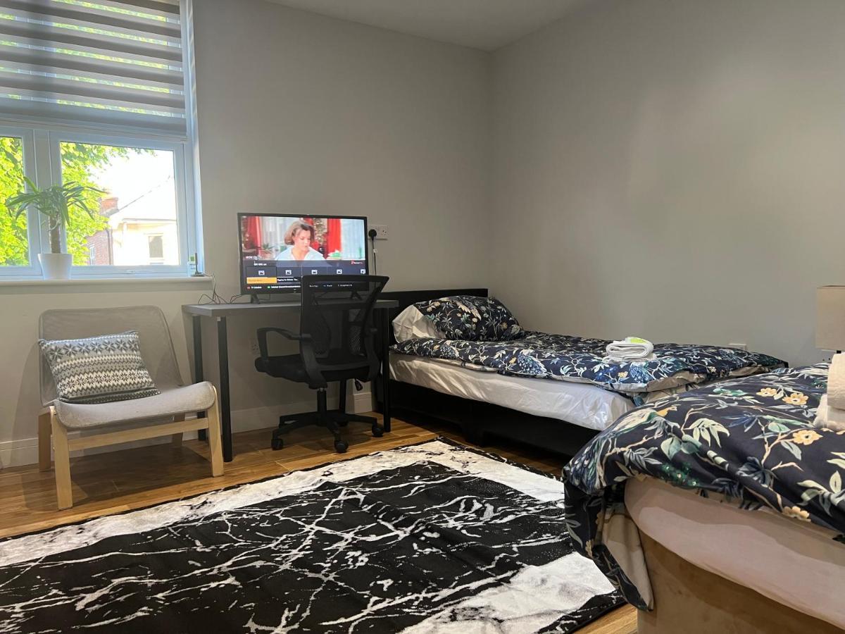 מלון Grand Bleu - London - Next To Piccadilly Line Tube Station & Brand New Facilities מראה חיצוני תמונה