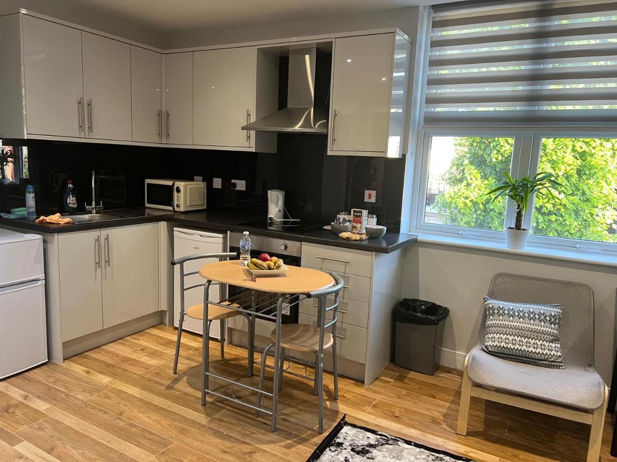 מלון Grand Bleu - London - Next To Piccadilly Line Tube Station & Brand New Facilities מראה חיצוני תמונה