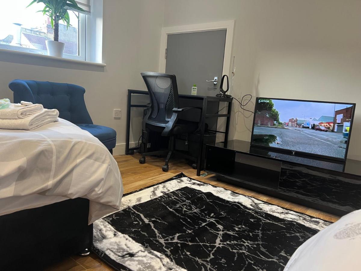 מלון Grand Bleu - London - Next To Piccadilly Line Tube Station & Brand New Facilities מראה חיצוני תמונה