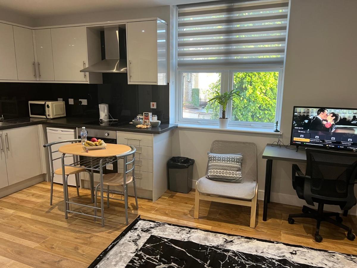 מלון Grand Bleu - London - Next To Piccadilly Line Tube Station & Brand New Facilities מראה חיצוני תמונה